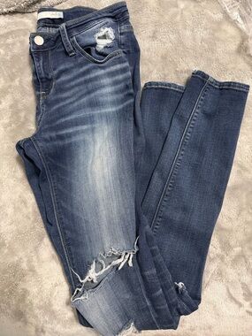 Daytrip - women’s skinny jeans distressed size 25L